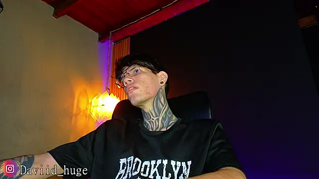 Snapshot of david_huge chatting on 06.13.26 david huge online show from 06.13.26