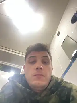 Snapshot of kisspussy1993 chatting on 10.28.25 kisspussy1993 online show from 10.28.25