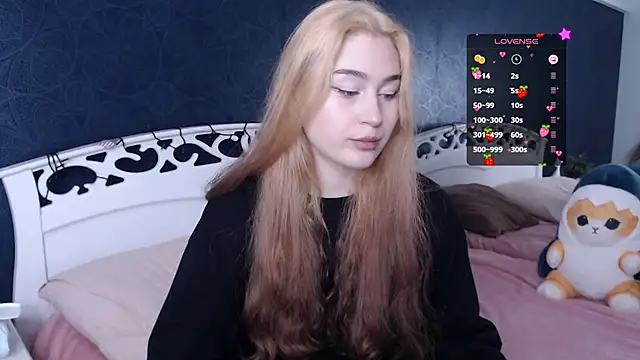 Snapshot of Lili_Luuu chatting on 10.16.25 Lili Luuu online show from 10.16.25