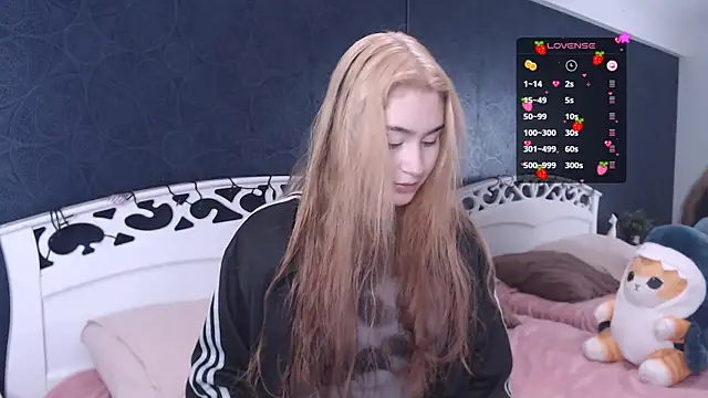 Snapshot of Lili_Luuu chatting on 10.18.25 Lili Luuu online show from 10.18.25