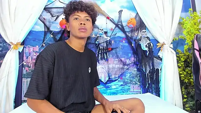 Snapshot of MilthonDelis chatting on 10.22.25 MilthonDelis online show from 10.22.25