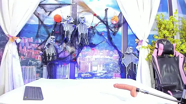 Snapshot of MilthonDelis chatting on 10.30.25 MilthonDelis online show from 10.30.25