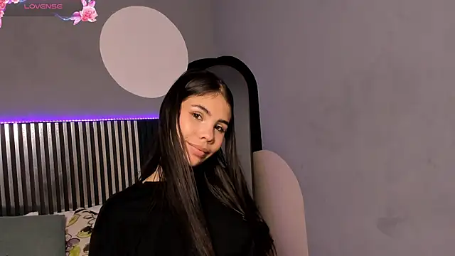 Snapshot of Emilybeltons chatting on 09.30.25 Emilybeltons online show from 09.30.25