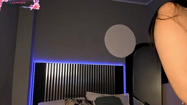 Snapshot of Emilybeltons chatting on 10.09.25 Emilybeltons online show from 10.09.25