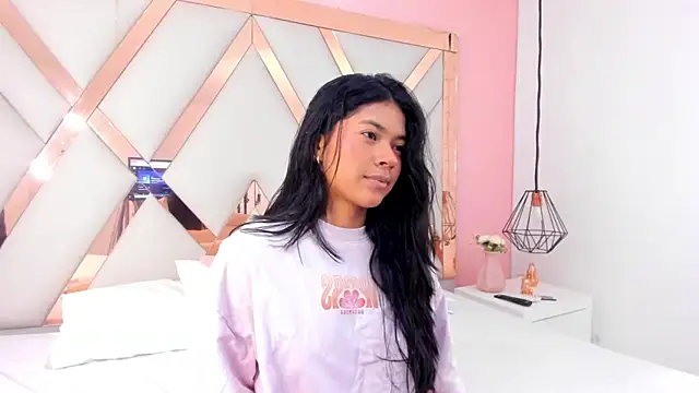 Snapshot of samantaa_shy chatting on 09.23.25 samantaa shy online show from 09.23.25