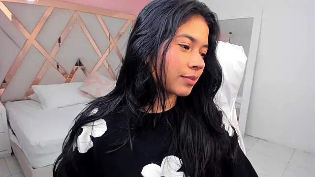 Snapshot of samantaa_shy chatting on 09.30.25 samantaa shy online show from 09.30.25