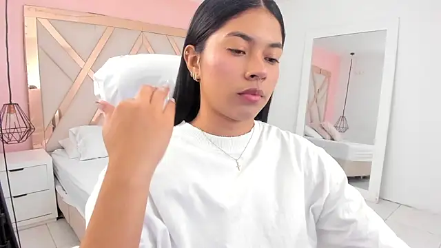 Snapshot of samantaa_shy chatting on 10.08.25 samantaa shy online show from 10.08.25