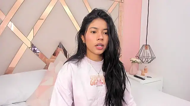 Snapshot of samantaa_shy chatting on 10.14.25 samantaa shy online show from 10.14.25