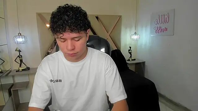 BenjaminBottonn online show from 10.12.25