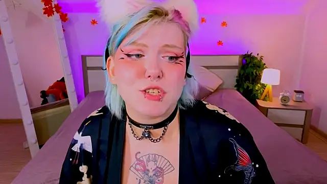 bluelunaray online show from 10.10.25