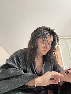 Liza Will online show from 10.27.25