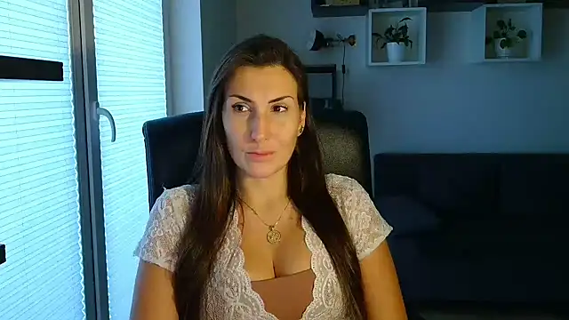 Snapshot of DonnaAmore chatting on 10.12.25 DonnaAmore online show from 10.12.25