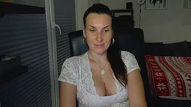 Snapshot of DonnaAmore chatting on 11.12.25 DonnaAmore online show from 11.12.25