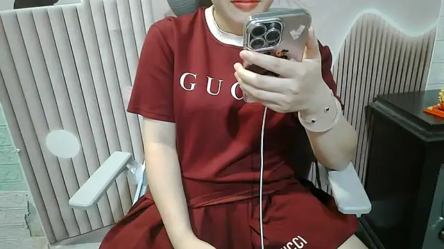 Snapshot of Emachiii chatting on 09.11.25 Emachiii online show from 09.11.25