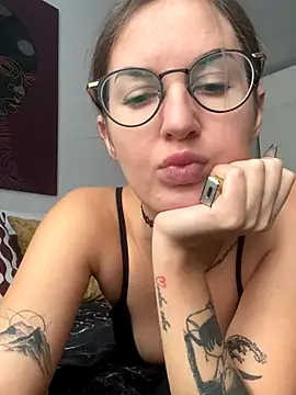 Snapshot of ElizabetBlack chatting on 09.30.25 ElizabetBlack online show from 09.30.25