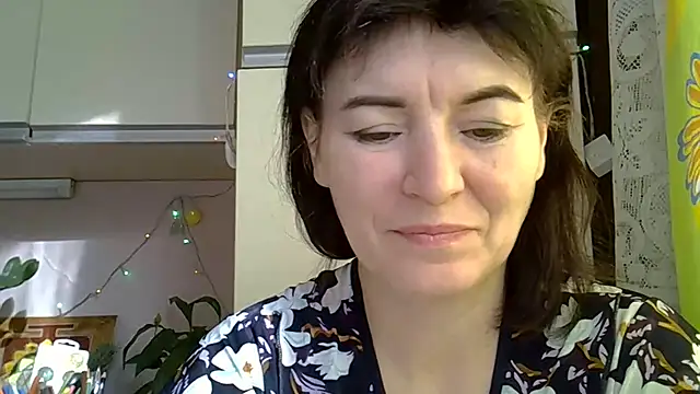 Krystal 82 online show from 10.18.25