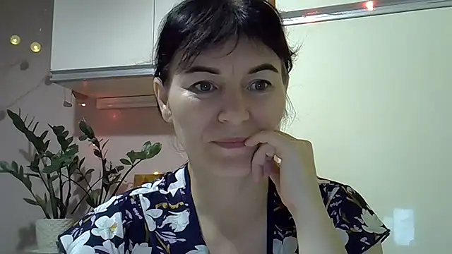 Krystal 82 online show from 10.24.25