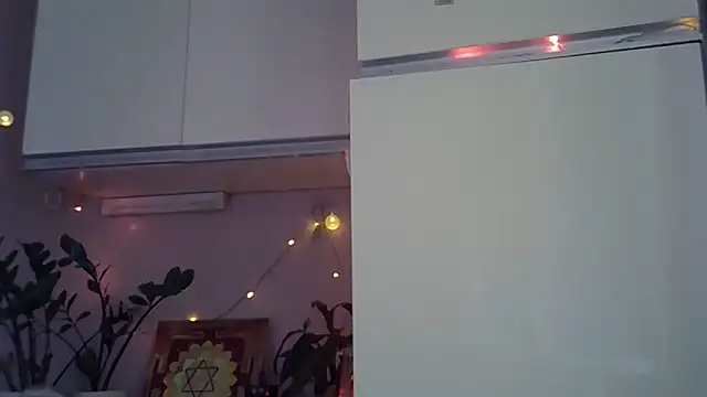 Krystal 82 online show from 10.28.25