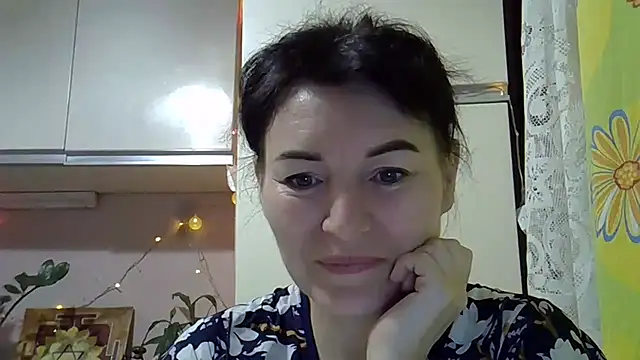 Krystal 82 online show from 10.31.25