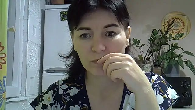 Krystal 82 online show from 11.14.25