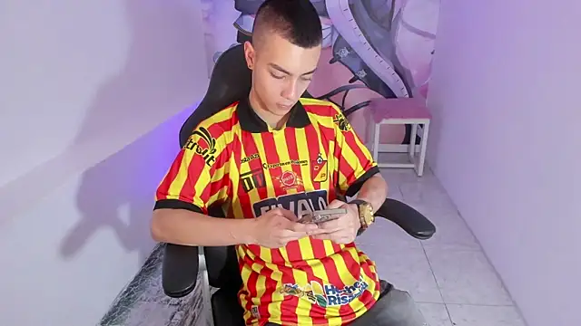 Dereck Boy8 online show from 11.07.25