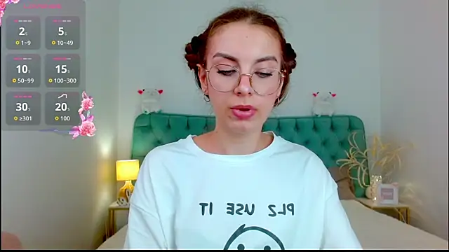 Snapshot of Real_cutie1 chatting on 09.09.25 Real cutie1 online show from 09.09.25