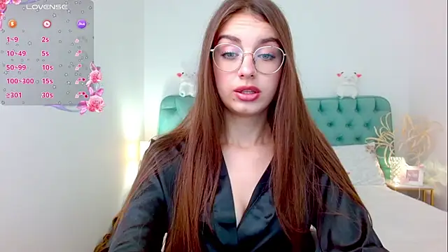 Snapshot of Real_cutie1 chatting on 09.21.25 Real cutie1 online show from 09.21.25