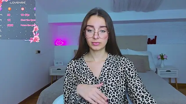 Snapshot of Real_cutie1 chatting on 09.26.25 Real cutie1 online show from 09.26.25