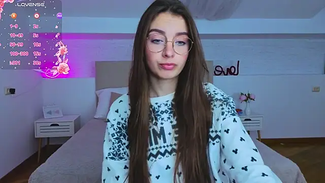 Snapshot of Real_cutie1 chatting on 09.28.25 Real cutie1 online show from 09.28.25