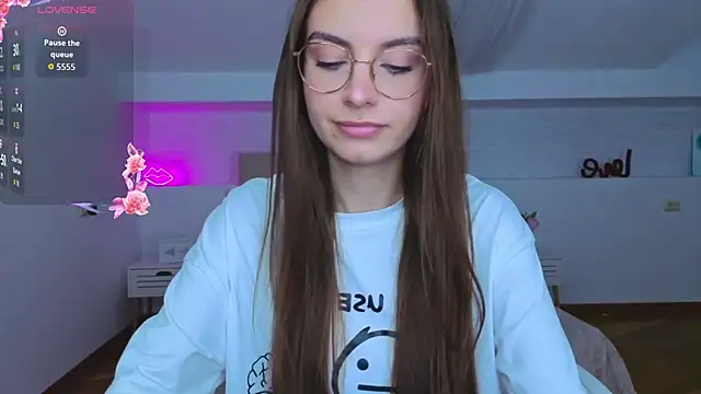 Snapshot of Real_cutie1 chatting on 10.06.25 Real cutie1 online show from 10.06.25