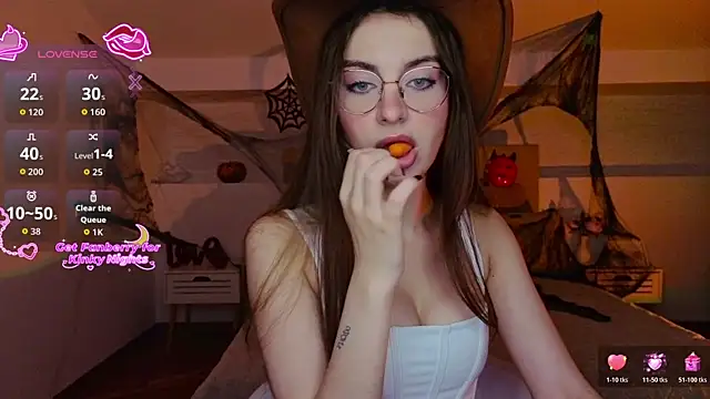 Snapshot of Real_cutie1 chatting on 10.24.25 Real cutie1 online show from 10.24.25