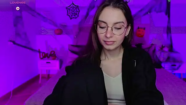 Snapshot of Real_cutie1 chatting on 10.27.25 Real cutie1 online show from 10.27.25