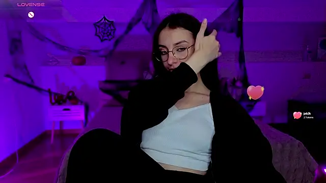 Snapshot of Real_cutie1 chatting on 11.01.25 Real cutie1 online show from 11.01.25