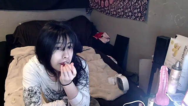 London Ray online show from 02.24.26