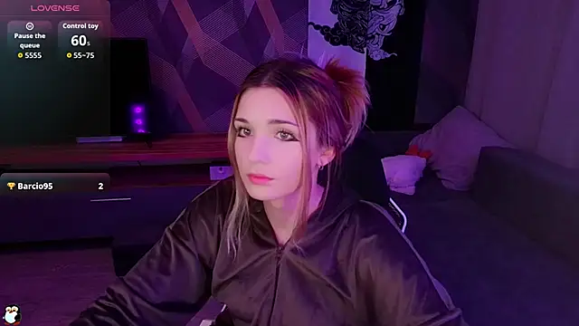 Sandy Belle online show from 09.18.25