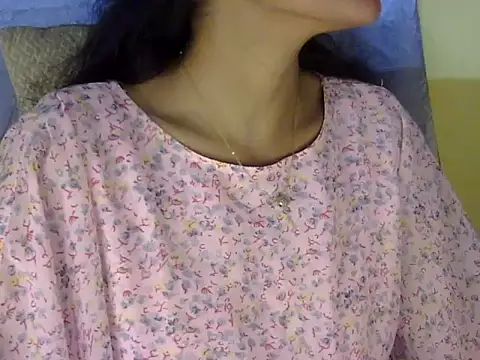 Snapshot of zara_Khan0 chatting on 09.19.25 zara Khan0 online show from 09.19.25