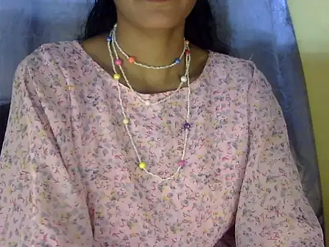 Snapshot of zara_Khan0 chatting on 09.22.25 zara Khan0 online show from 09.22.25