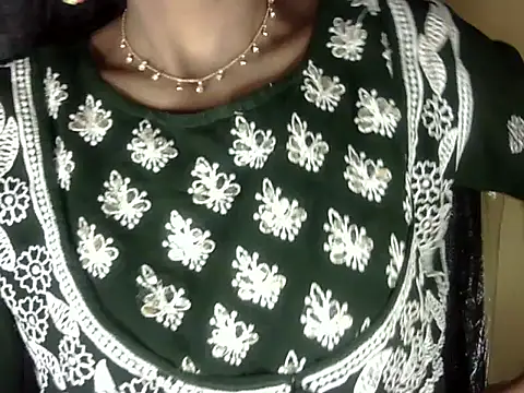 Snapshot of zara_Khan0 chatting on 09.27.25 zara Khan0 online show from 09.27.25