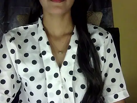 Snapshot of zara_Khan0 chatting on 10.12.25 zara Khan0 online show from 10.12.25