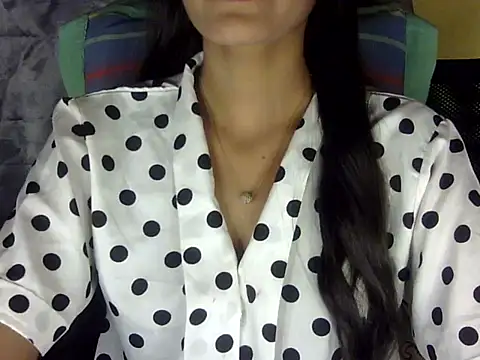 Snapshot of zara_Khan0 chatting on 10.22.25 zara Khan0 online show from 10.22.25