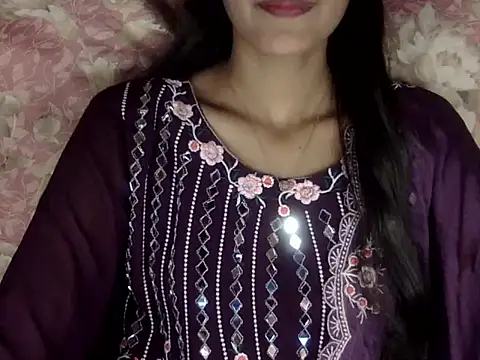 Snapshot of zara_Khan0 chatting on 10.30.25 zara Khan0 online show from 10.30.25