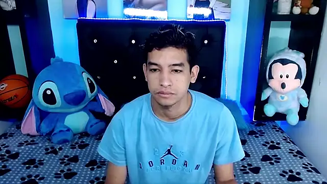 Snapshot of x_oliver_x chatting on 09.12.25 x oliver x online show from 09.12.25