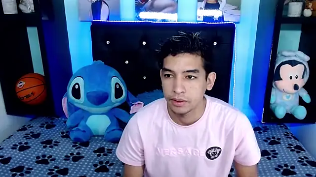 Snapshot of x_oliver_x chatting on 09.13.25 x oliver x online show from 09.13.25