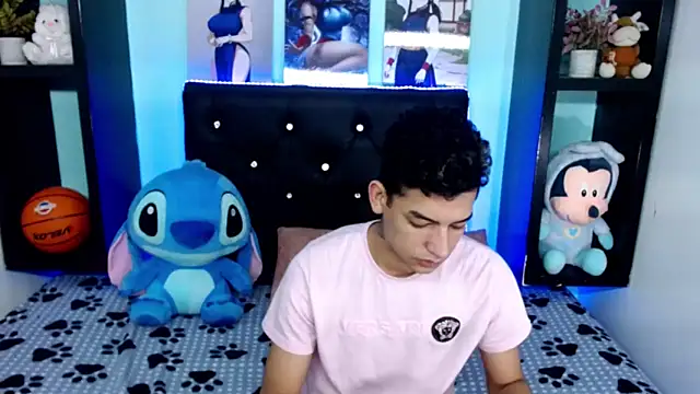 Snapshot of x_oliver_x chatting on 10.24.25 x oliver x online show from 10.24.25