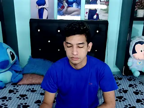 Snapshot of x_oliver_x chatting on 10.31.25 x oliver x online show from 10.31.25