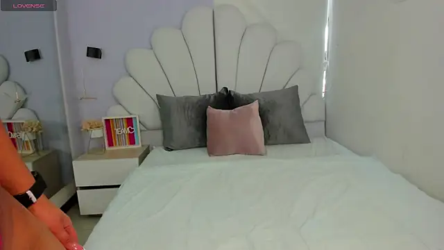 shamara thomson online show from 04.09.26