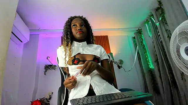 Evaa 18 online show from 10.23.25