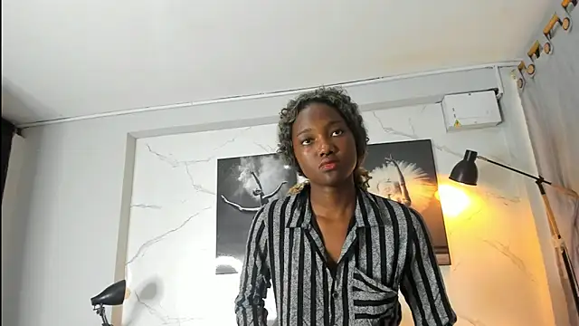 Evaa 18 online show from 11.01.25