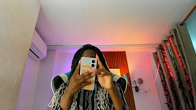 Evaa 18 online show from 11.25.25