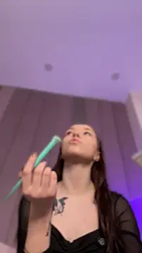 ZoeyNeal online show from 04.11.26